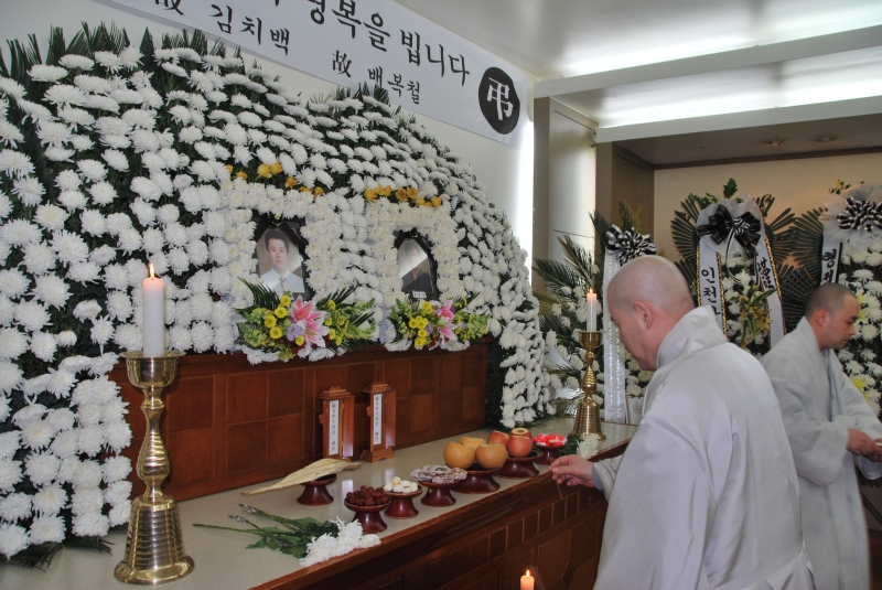 2010.11.30_연평도 민간인 희생자 조문 (5)